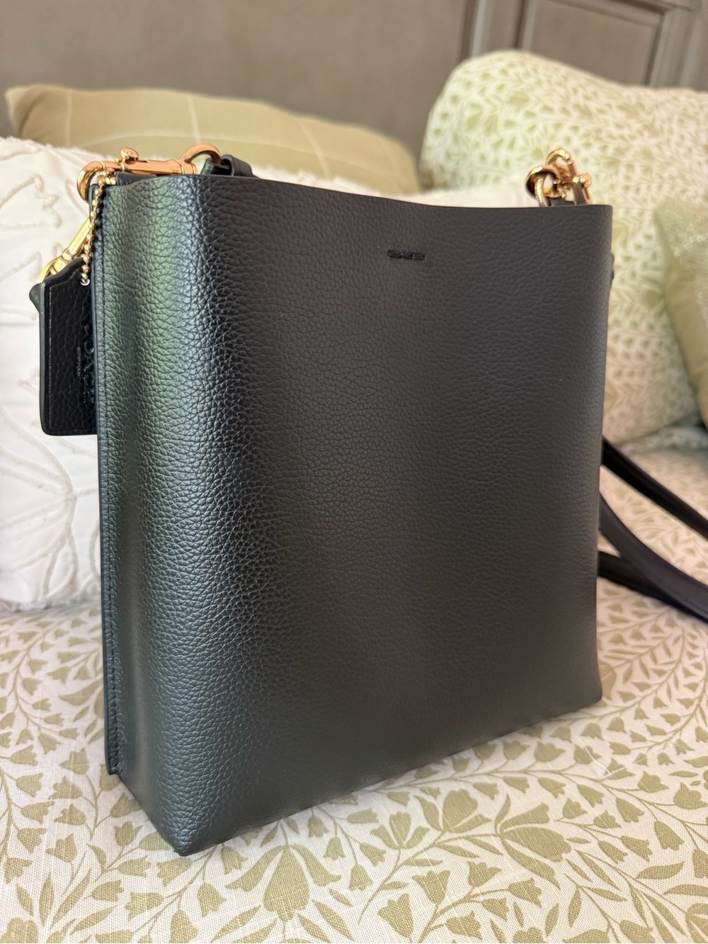 COACH Black Leather Crossbody Bucket Bag with Gold Hardware - Mollie Bucket 22 - Picture 8 of 8